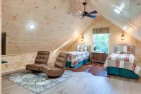 Serene Kentucky Cabin w/ Fireplace + Fire Pit! Hôtels à : Comte de Grant