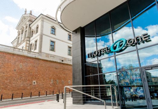 5. 모텔 원 바르샤..