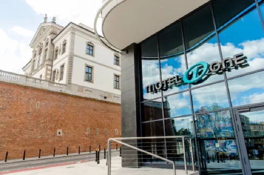 Motel One Warsaw-Chopin Отели рядом с достопримечательностью «Президентский дворец»