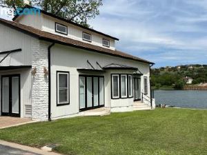 Luxurious Lakehouse with Indoor Pool-Hot Tub-Fire Pit