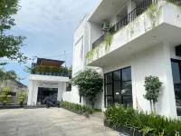 Urbanview Hotel Medio Inn Palu by RedDoorz Hoteles en Mantikulore