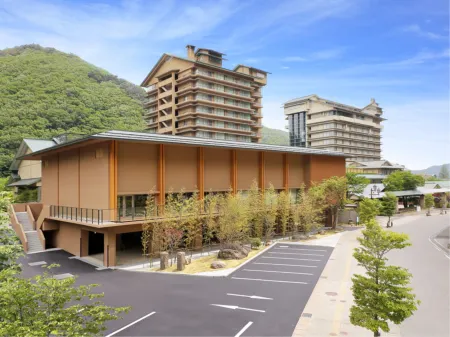 Hotel Hananoyu Отели рядом со станцией JR Bandai-Atami station