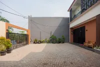 Hanna Residence Near Rspi Puri Indah Mitra RedDoorz Hotels near PIK Reclaimed Walkway