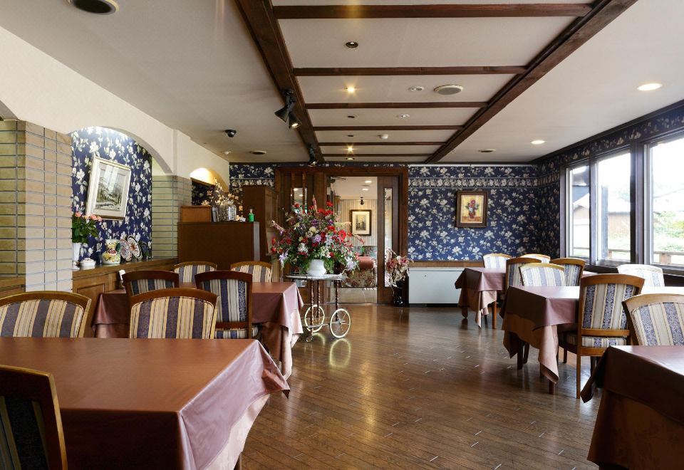 Hotel Heidi Over view