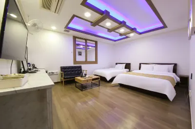 Breakfast at Tiffany's Motel Hotels near Mokpo Gatbawi Rock