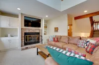 Sunny Stratton Townhome ~ 1 Mi to Skiing! - 3-Star