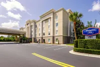 Hampton Inn Titusville/I-95 Kennedy Space Center - parking
