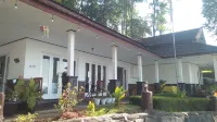Econique Sarangan Resort Hotel dekat Toko Sumber Rejeki