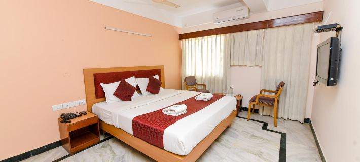 Hotel Chandra Palace. Hotels in Mysuru distrikt