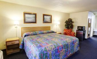 Days Inn by Wyndham Waco University Area