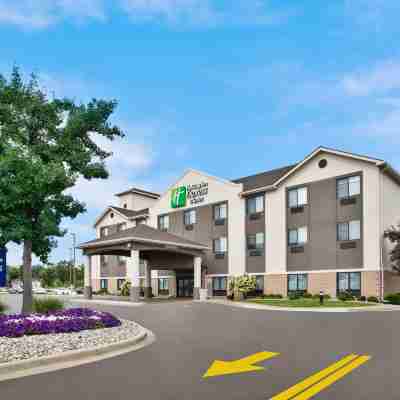 Holiday Inn Express & Suites BELLEVILLE (AIRPORT AREA) by IHG Hotel Exterior
