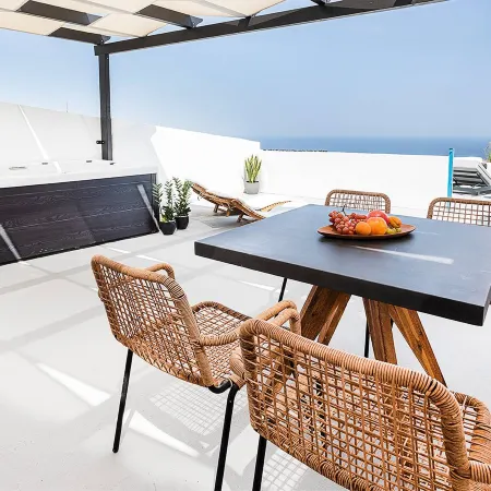 Sandras Suite with Outdoor Hot Tub and Sea View