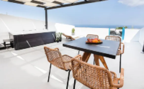 Christos Suite with Outdoor Hot Tub and Sea View