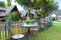 RoomQuest Golden Triangle Premium Collection - Parkering