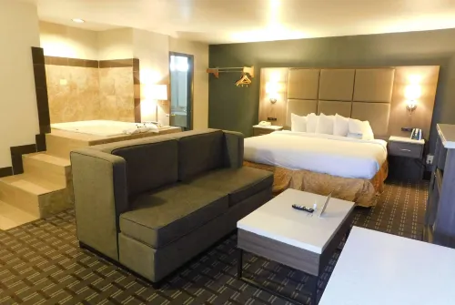 Days Inn & Suites by Wyndham Downtown Gatlinburg Parkway - parking
