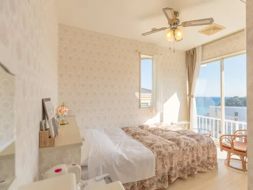 Arietta, a small hotel with views of the ocean Отели в г. Симода