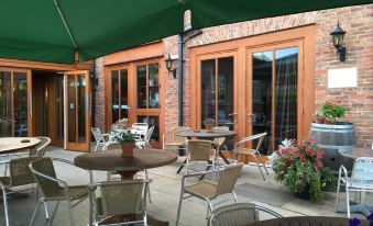 Oak Tree Inn