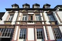 Stadthotel Hotels near Vogelweh Chapel