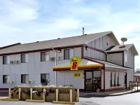 Super 8 by Wyndham Moberly MO Отели рядом с достопримечательностью «Wabash Bar and Grill»