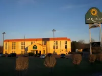 Baymont by Wyndham Crossville Hotels in Crossville