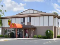 Super 8 by Wyndham Beaver DAM