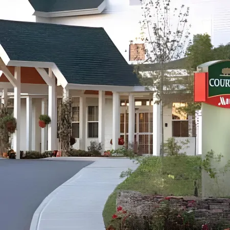 Courtyard Middlebury Отели в г. Аддисон