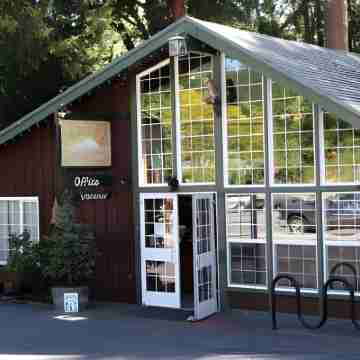 Shasta Inn Hotel Exterior