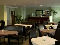 Hotel Olive Inn - breakfast