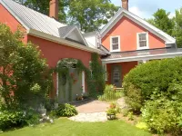 Le Passe-Partout Hotels in Cowansville