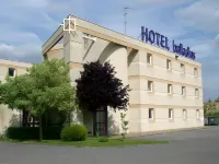 Brit Hotel Essentiel Saint-Quentin Hôtels à proximité de : Auchan Hypermarché St-Quentin
