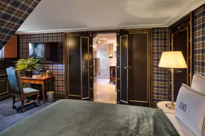 100 Princes Street Hotels in Единбург