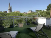 Un Hôtel En Ville