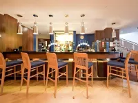 Drayton Manor Hotel - ที่มีบาร์