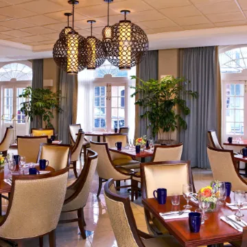 Four Points by Sheraton French Quarter Отели рядом с достопримечательностью «Дом Герман-Грима»