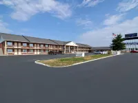Baymont by Wyndham Effingham Hotel dekat My Garage Museum