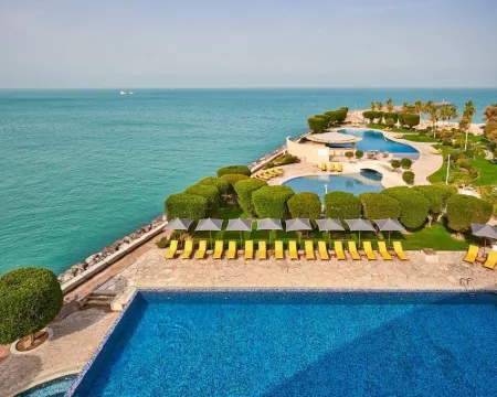 Marina Hotel โรงแรมในSalmiya