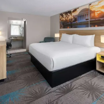 Days Inn by Wyndham Frederick