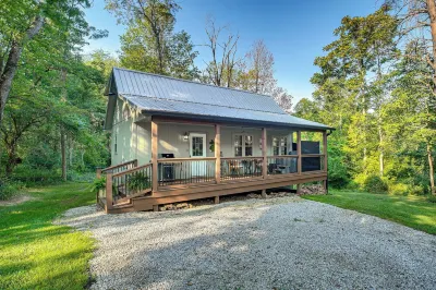 Idyllic Cabin in the Heart of Hocking Hills Hotels near Marty＇s Wrecker Services