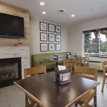 Country Inn & Suites by Radisson, Lake George Queensbury, NY