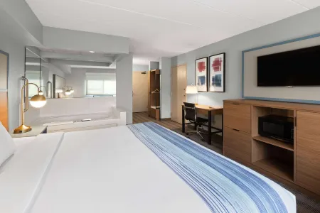 AmericInn by Wyndham North Branch Отели рядом с достопримечательностью «Парк Ханисакл»