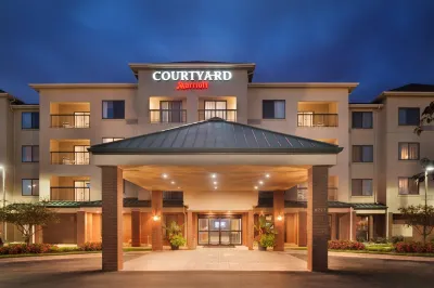 Courtyard Dayton Beavercreek Hotels near Puzzles Plus