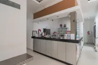 RedDoorz Near Alun Alun Bandung 3 فنادق في Astanaanyar