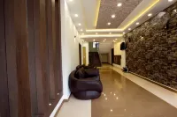 Royal Plaza Glitz Inn