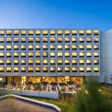 Moov Hotel Lisboa Oriente Отели рядом с достопримечательностью «Edificio Atlantis»