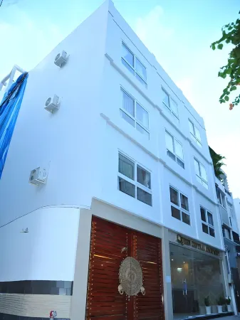 Queen Central Apartment Hotel