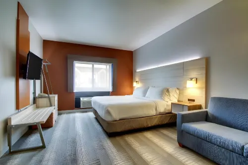 Holiday Inn Express Milwaukee N-Brown Deer/Mequon Hotels in Cedarburg