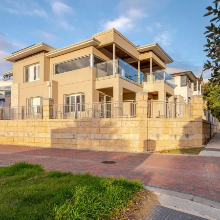 Located in the Mindarie Marina a Luxury House in a Perfect Location