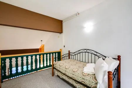 Snowline Lodge - Condo 56 - Sleeps 4 - Close to Mt Baker! Free Wifi!