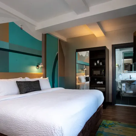 Fairfield Inn & Suites Philadelphia Downtown/Center City Отели рядом с достопримечательностью «Ресторан "Стейки Гено"»