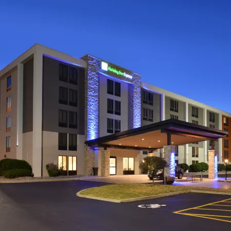Holiday Inn Express ROCHESTER - UNIVERSITY AREA by IHG Отели рядом с достопримечательностью «Планетарий Страсенбург»